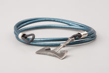 Bracelet Viking Hache en cuir bleu et en bronze plaqué argent 