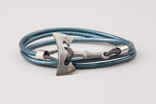 Bracelet Viking Hache en cuir bleu et en bronze plaqué argent 